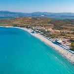 Relaxing With Outdoor Dining Όλμπια