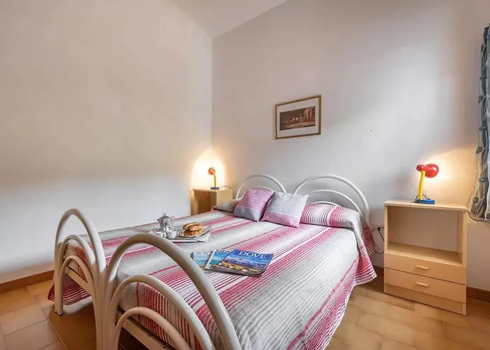 Lägenhet Relaxing With Outdoor Dining Olbia